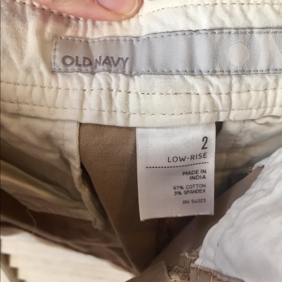 Old Navy Khaki Shorts Size 2- EUC - Picture 4 of 5